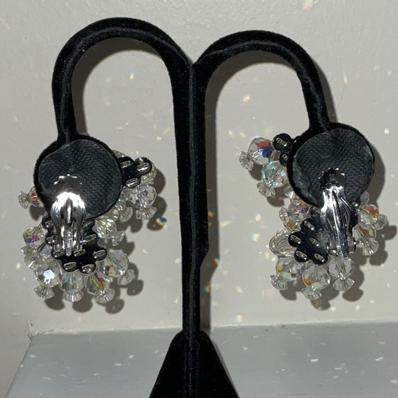 Bold Sparkling Clip Earrings Vintage - Picture 2 of 15